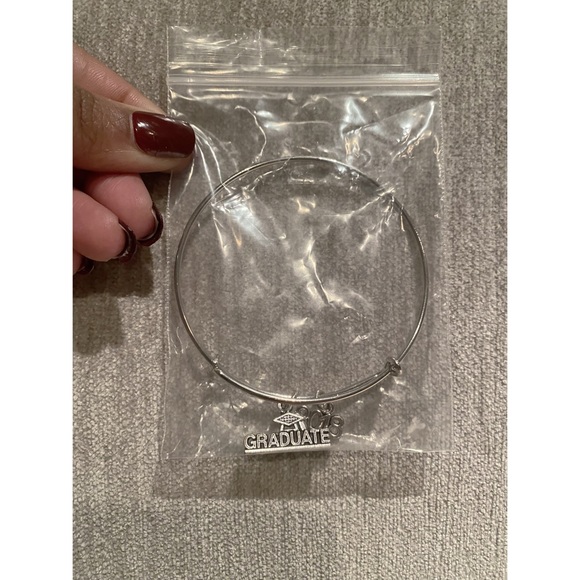 2018 Graduate Bangle - Picture 2 of 3